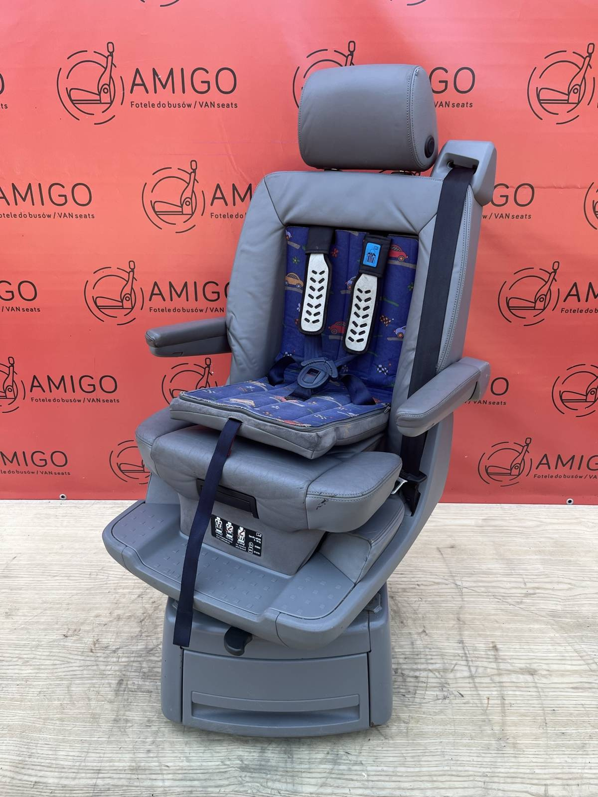 Seat VW T5 Multivan Caravelle Leather grey swivel rear for child T5