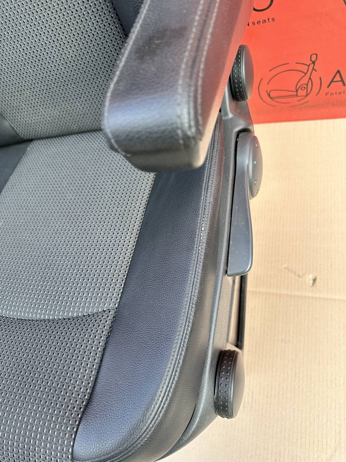 Seat swivel Mercedes Viano Vito W639 driver passenger 2003-2014 armrest adjustments