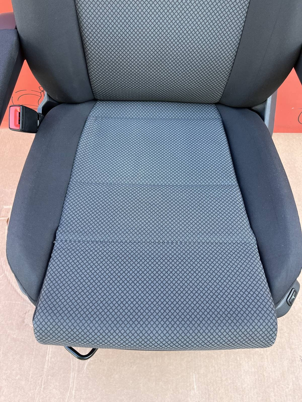 VW Crafter II MAN TGE 2016-2022 UK passenger seat | EU driver seat captain armrest suspension