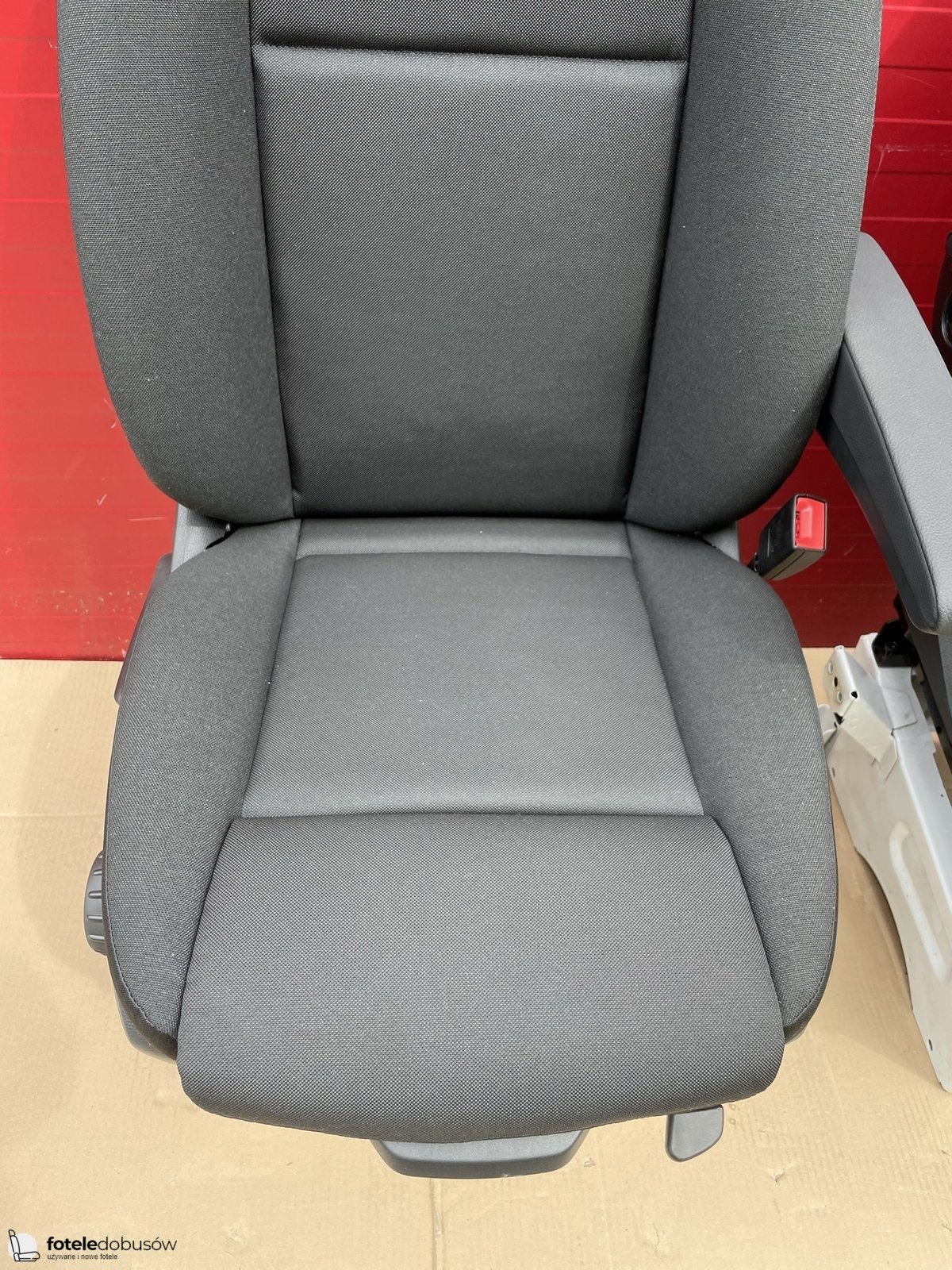 Seats Mercedes Sprinter W907 passenger driver adjustments comfort SWIVEL Maturin