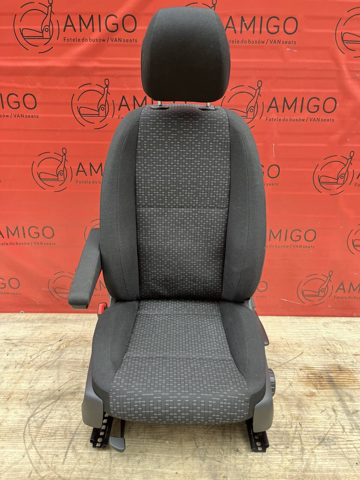 Seat Mercedes Vito W447 UK passenger | EU driver armrest adjustments CALUMA