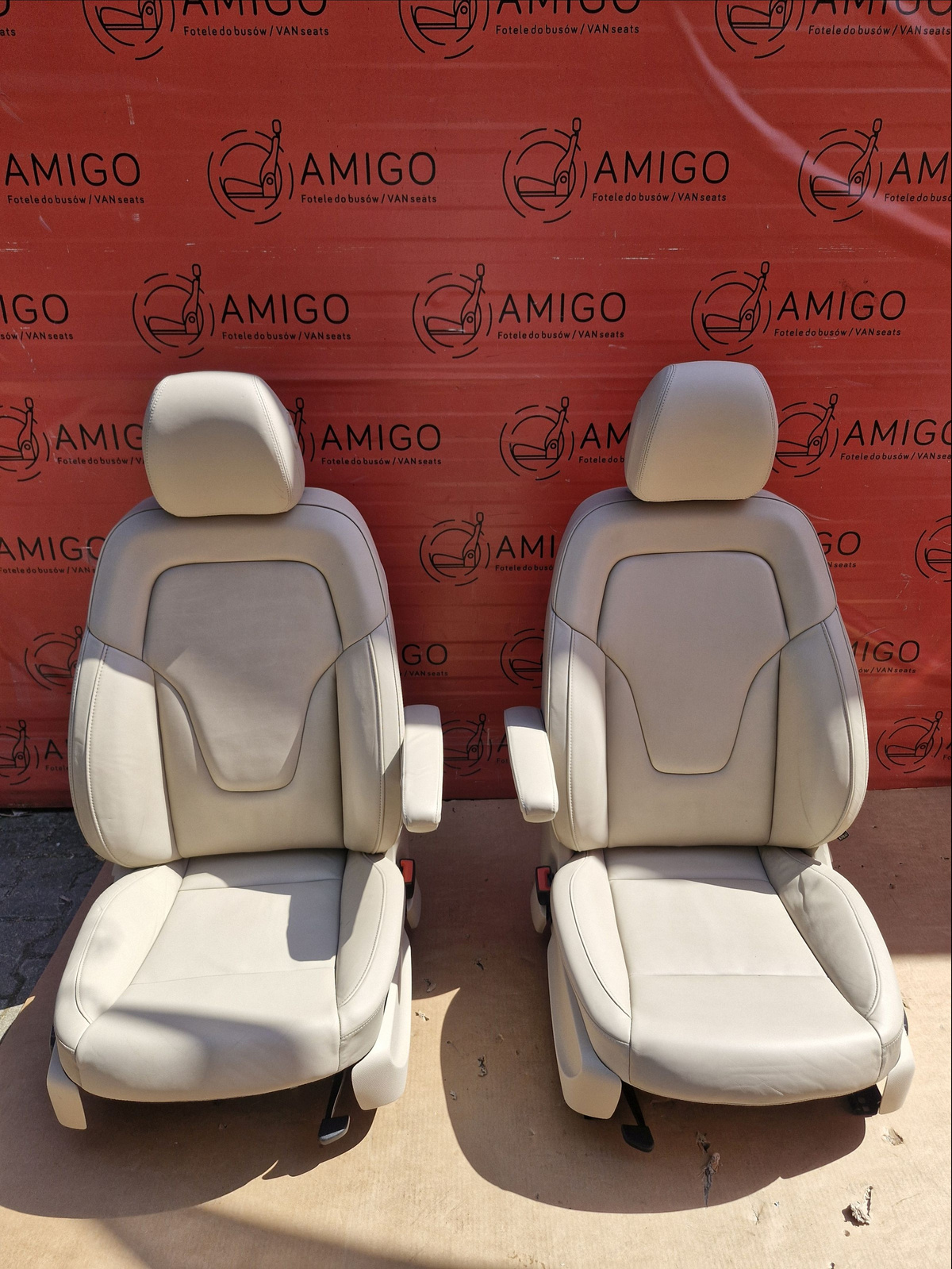 Seat Mercedes V class W447 driver passenger beige leather adjustments armrest