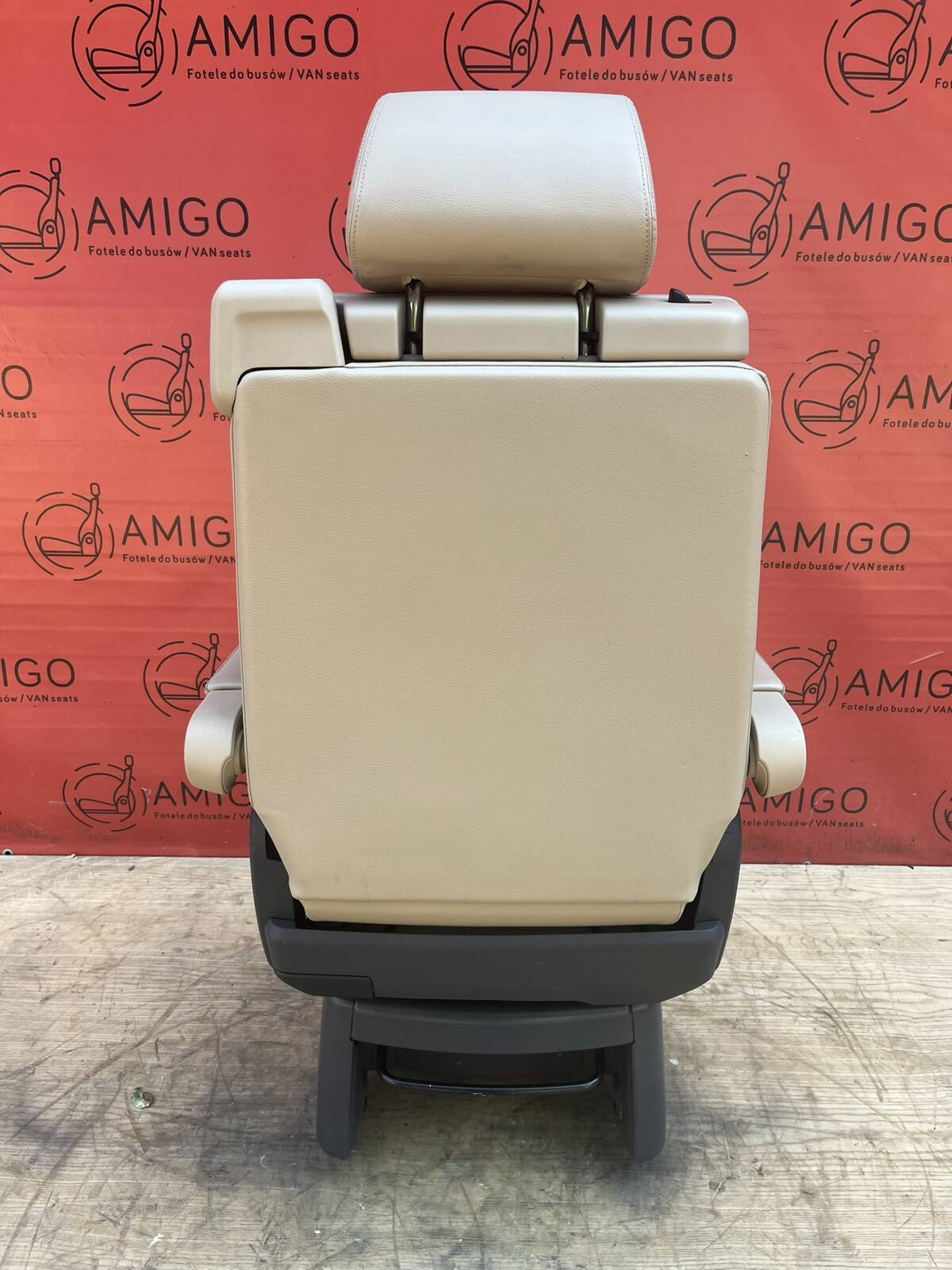 Seat VW T5.1 T5 Multivan Caravelle Dessert beige leather swivel rear for child t6