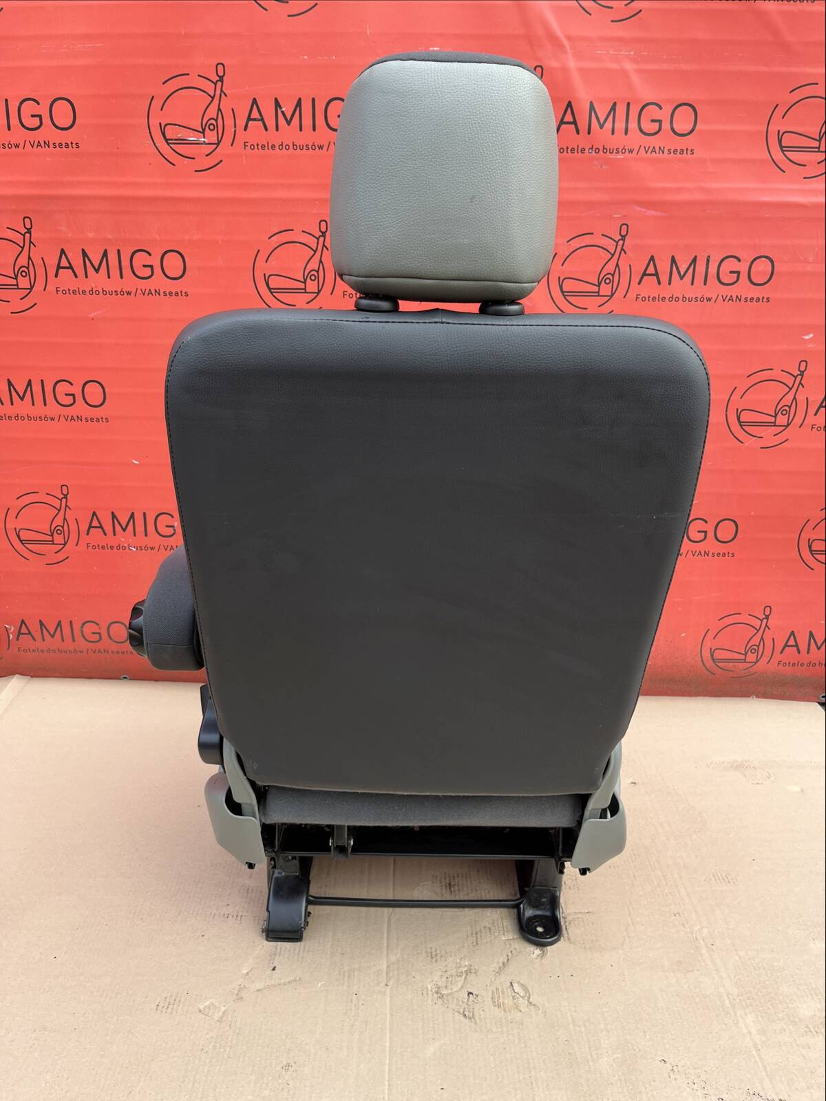 Seat EU passenger | UK driver Renault Trafic Opel Vauxhall Vivaro Nissan Primastar 2001-2014