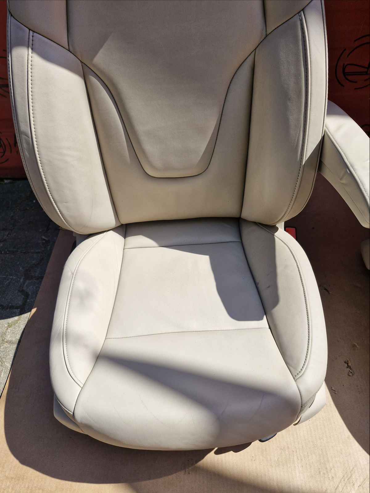 Seat Mercedes V class W447 driver passenger beige leather adjustments armrest