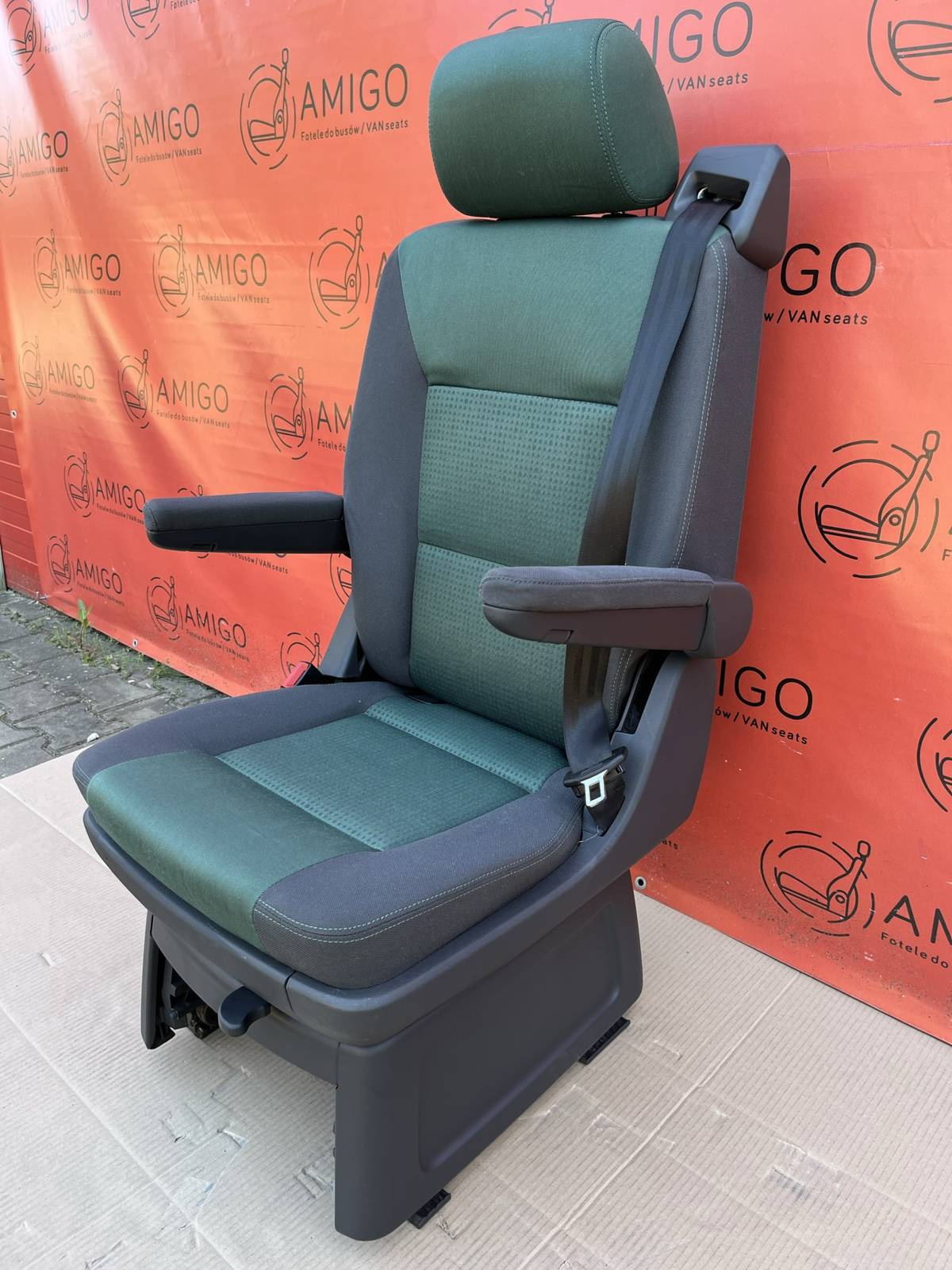 Seat single VW T5 Multivan Caravelle Anthracite Duo Green rear t6 swivel