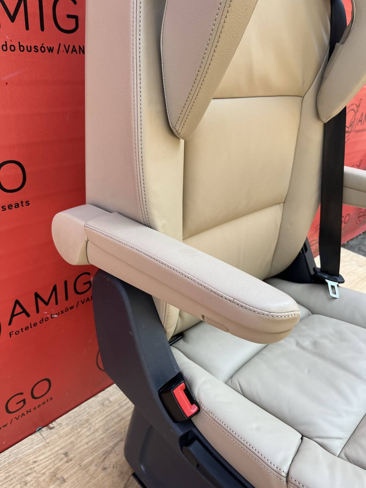 Seat VW T5.1 T5 Multivan Caravelle Dessert beige leather swivel rear for child t6