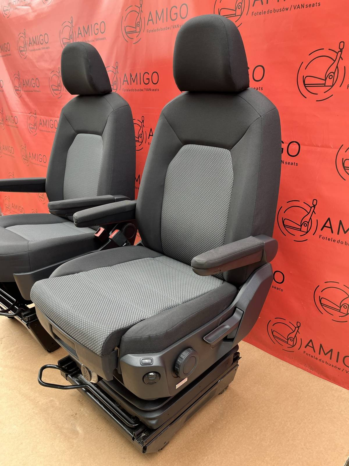 VW Crafter II MAN TGE 2016-2022 driver passenger seat seats captain armrests suspension
